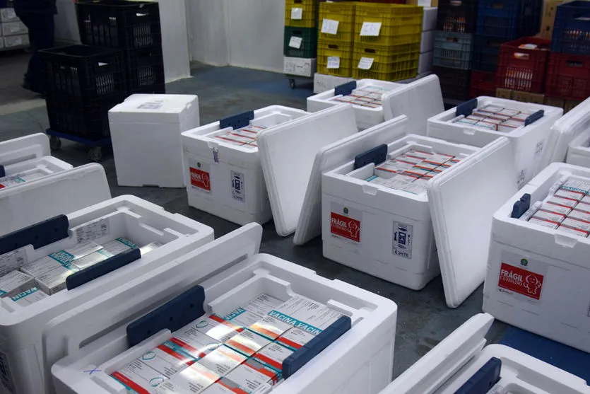 Paraná recebe mais 182 mil doses de vacinas contra covid