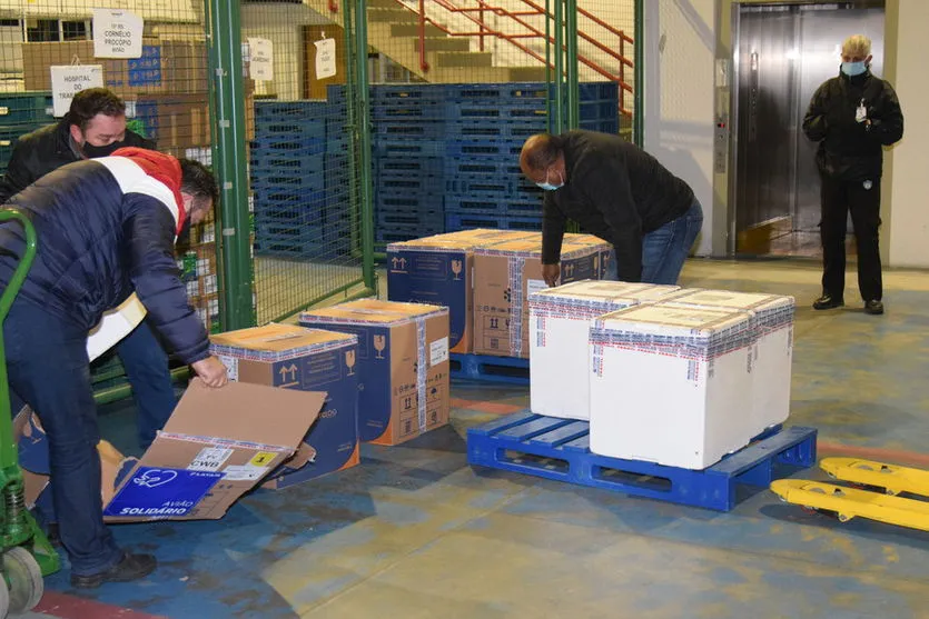 Paraná recebe mais 182 mil doses de vacinas contra covid