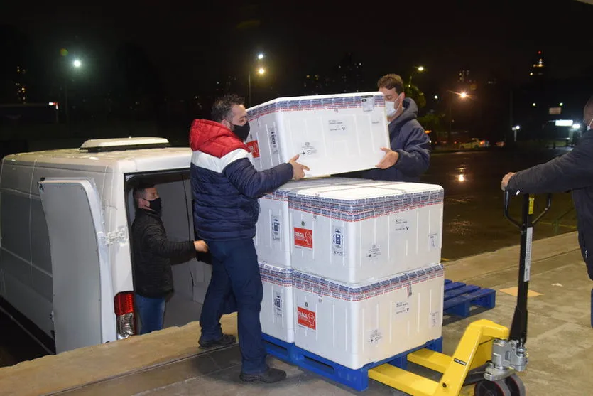 Paraná recebe mais 182 mil doses de vacinas contra covid
