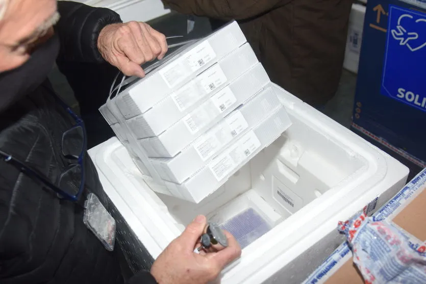 Paraná recebe mais 240,9 mil vacinas contra Covid-19