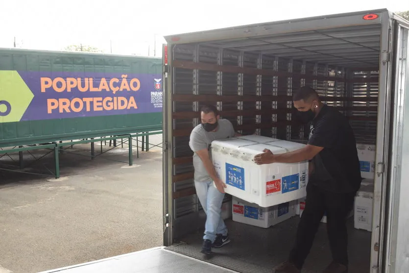 Paraná recebe mais 363,8 mil vacinas CoronaVac