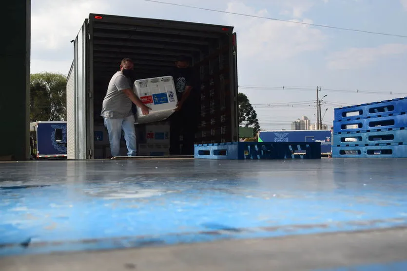 Paraná recebe mais 363,8 mil vacinas CoronaVac