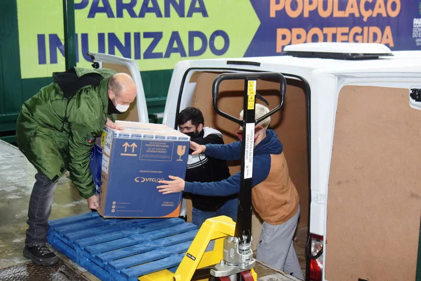 Paraná recebe mais de 127 mil vacinas contra a Covid-19
