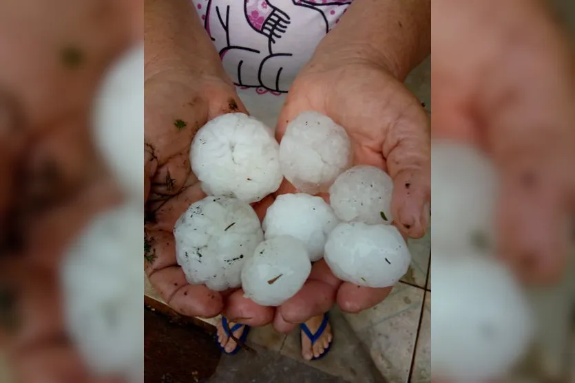 Pelo menos 400 casas ficam destelhadas em Jandaia do Sul