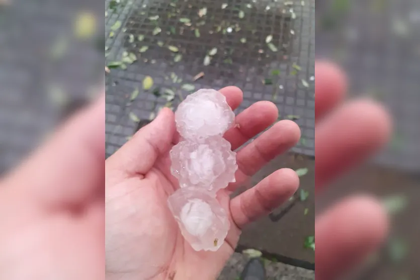 Pelo menos 400 casas ficam destelhadas em Jandaia do Sul