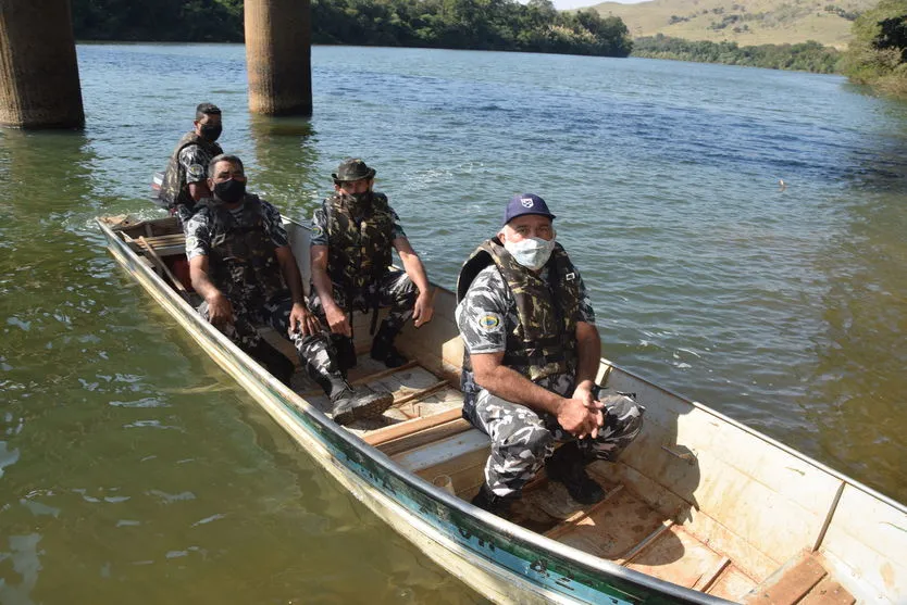 Pescadores do PR combatem poluição e salvam vidas; veja