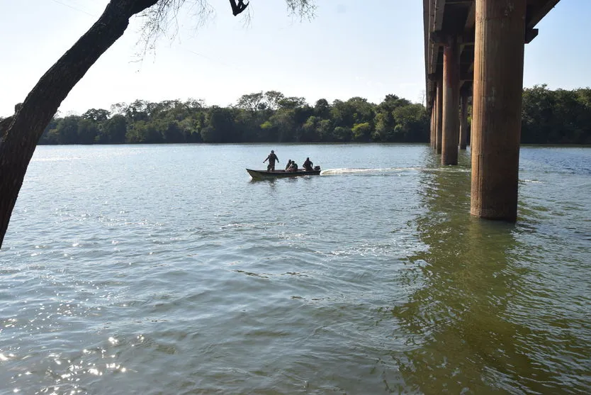 Pescadores do PR combatem poluição e salvam vidas; veja