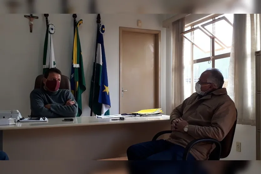 Poim debate melhorias entre Câmaras e Prefeitura