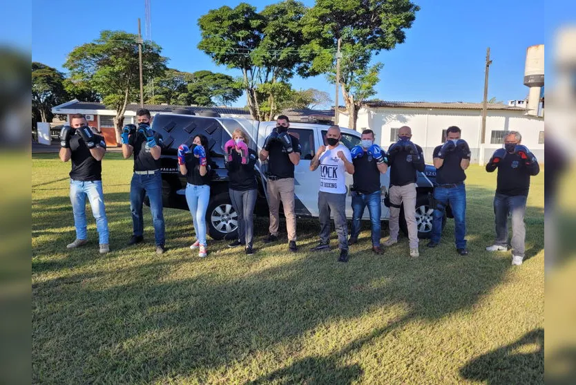 Policiais Civis praticam kickboxing na 17ª SDP de Apucarana