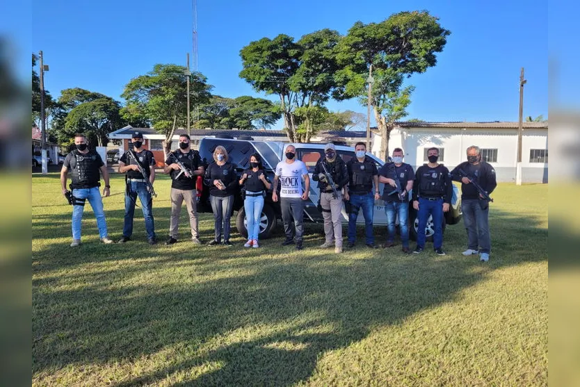 Policiais Civis praticam kickboxing na 17ª SDP de Apucarana