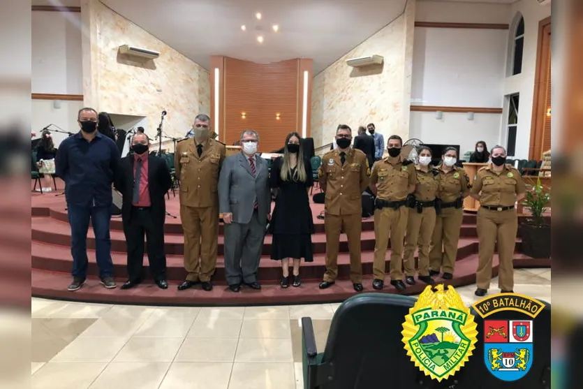 Policiais participam de culto de aniversário da PMPR