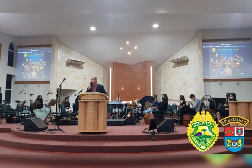 Policiais participam de culto de aniversário da PMPR