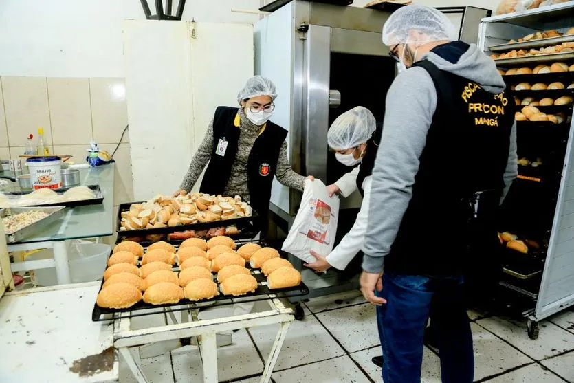 Produtos impróprios para consumo são encontrados em padaria
