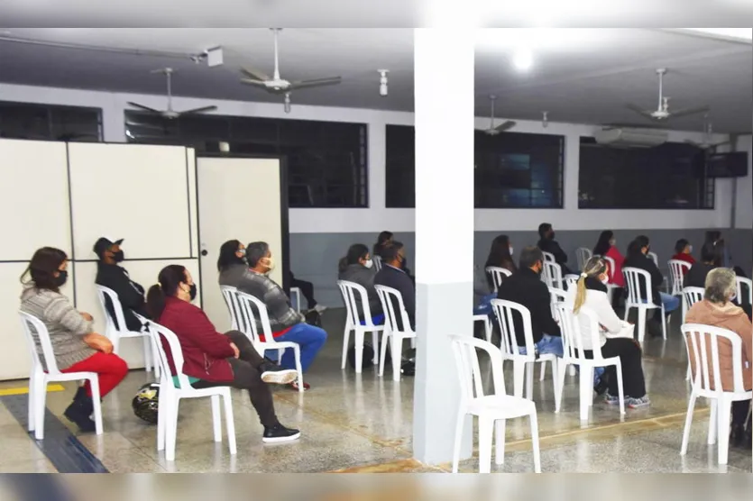 Reuniões alertam pais de alunos que não voltaram aos estudos