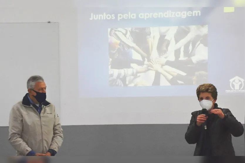 Reuniões alertam pais de alunos que não voltaram aos estudos