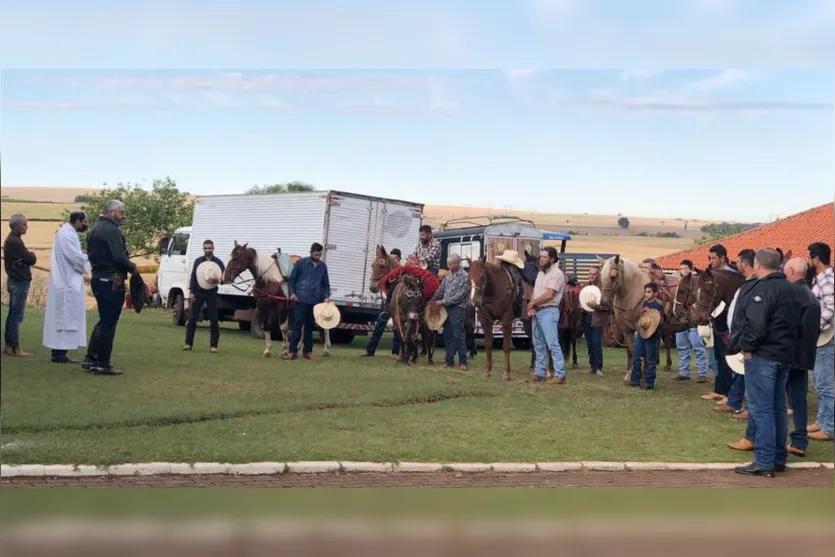 Romeiros cavalgam de Marilândia do Sul até  Lunardelli