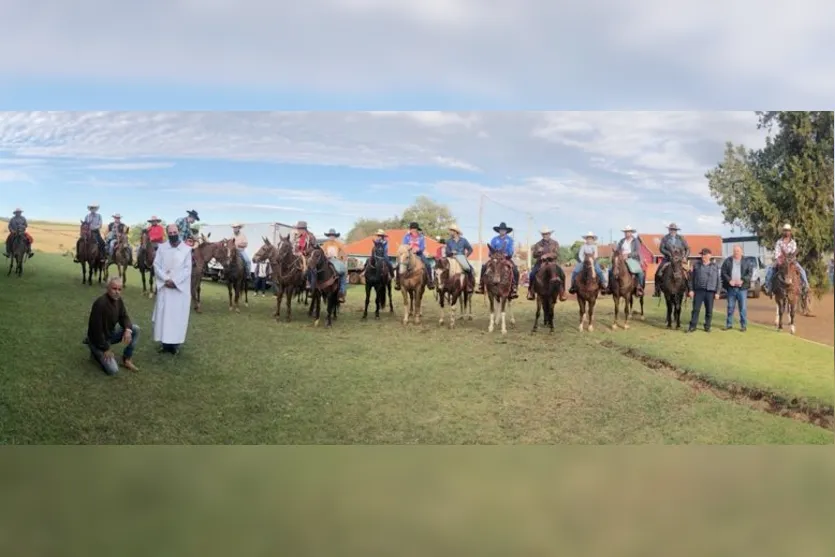 Romeiros cavalgam de Marilândia do Sul até  Lunardelli