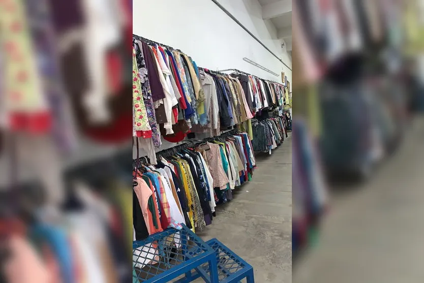 Roupas de inverno pela metade do preço no bazar deste sábado