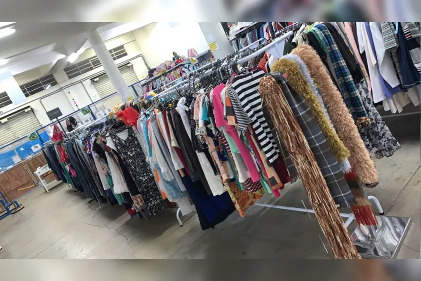 Roupas de inverno pela metade do preço no bazar deste sábado
