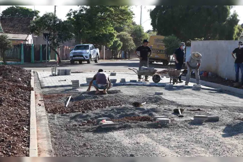 Rua de Jardim Alegre ganha pavimentação com bloco sextavado