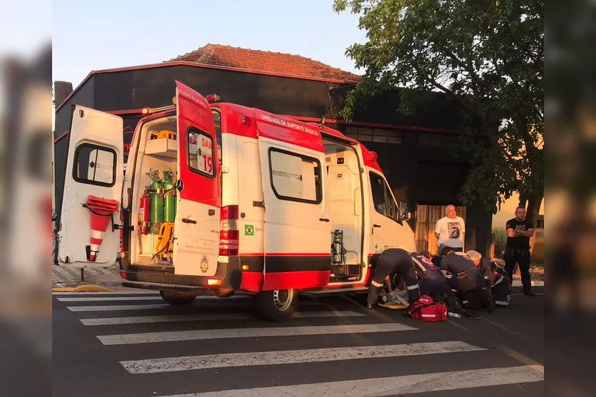 Samu atende homem que sofreu queda de moto no centro
