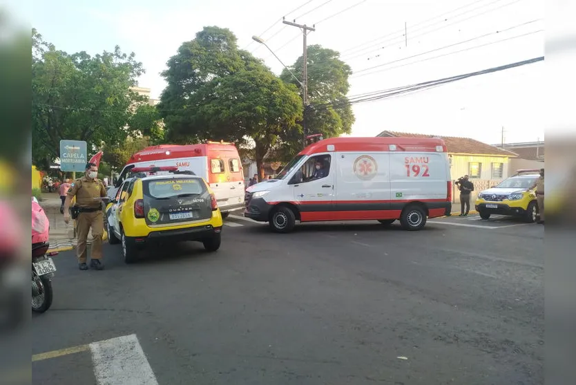 Samu atende homem que sofreu queda de moto no centro