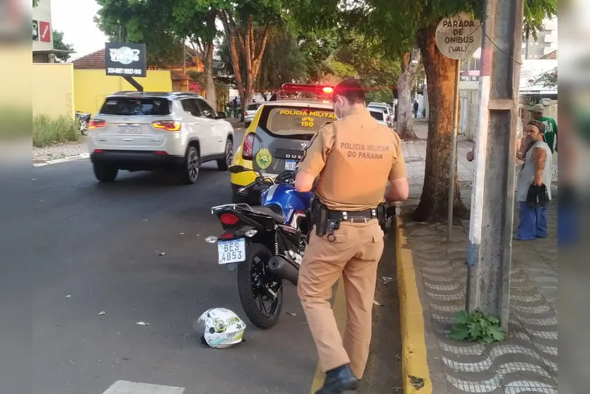 Samu atende homem que sofreu queda de moto no centro