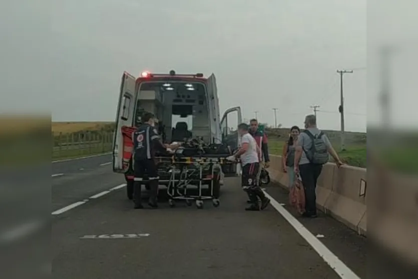 Samu atende mulher em crise nervosa no pontilhão da BR 376