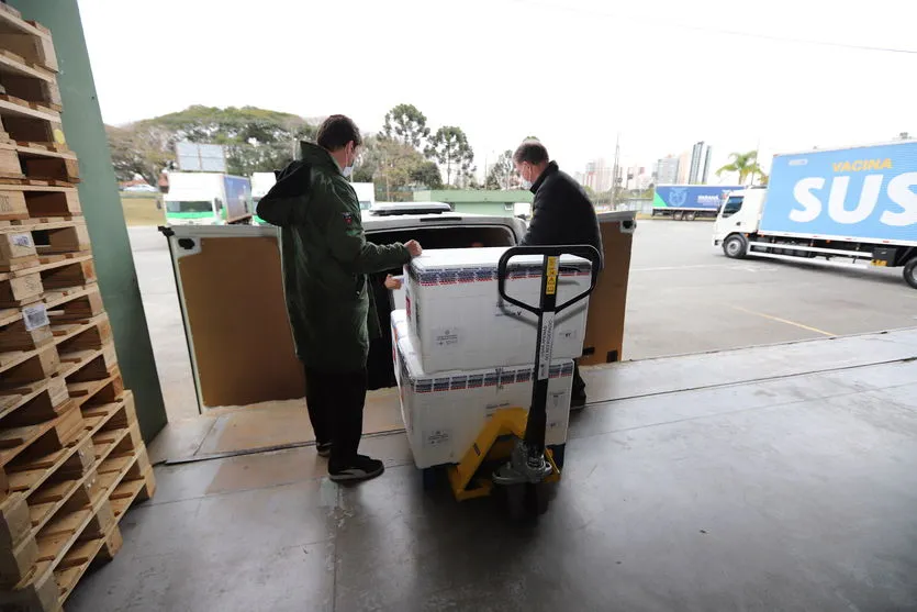 Vacina: Paraná recebe mais 57,6 mil doses de CoronaVac