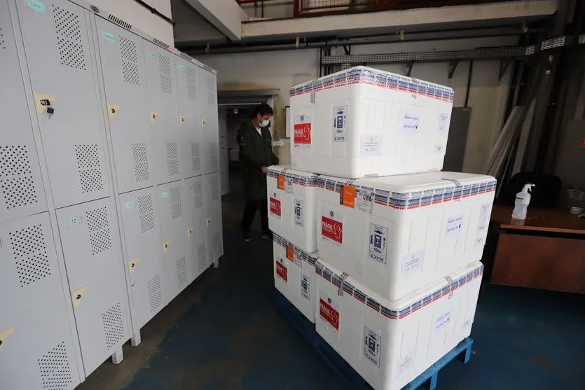 Vacina: Paraná recebe mais 57,6 mil doses de CoronaVac