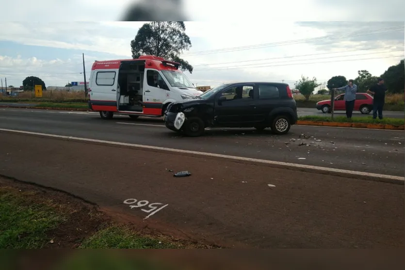 Veículos de Apucarana se envolvem em acidente em Arapongas