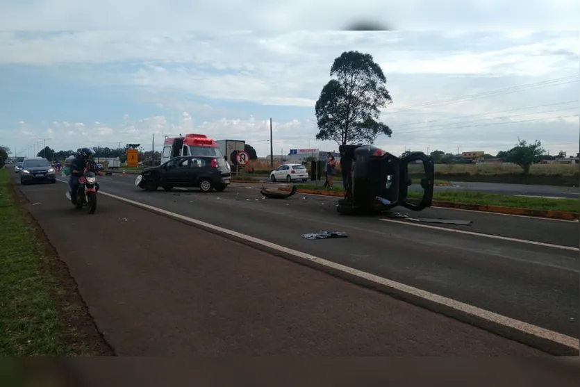 Veículos de Apucarana se envolvem em acidente em Arapongas