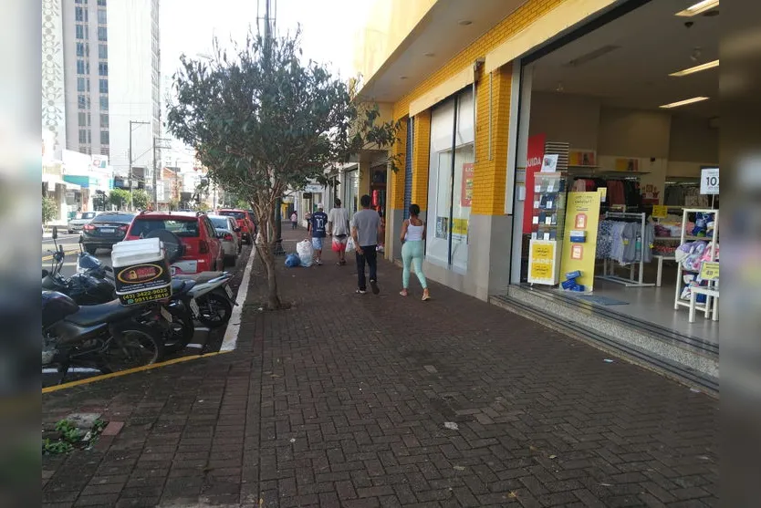 Veja o que abre e fecha nesta segunda e terça em Apucarana