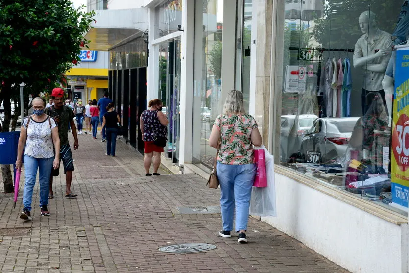 Veja o que abre e fecha nesta segunda e terça em Apucarana