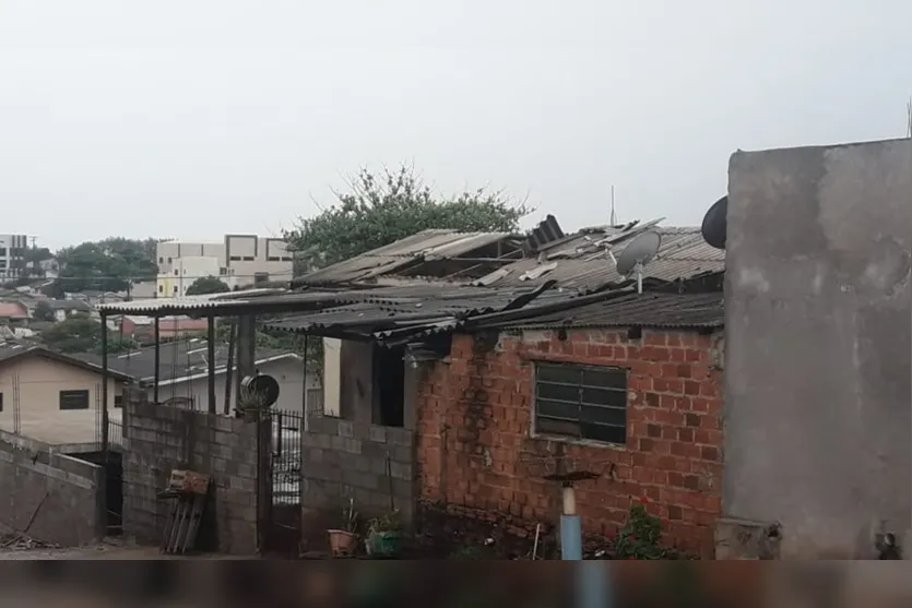 Ventos fortes provocam estragos em Apucarana; vídeo