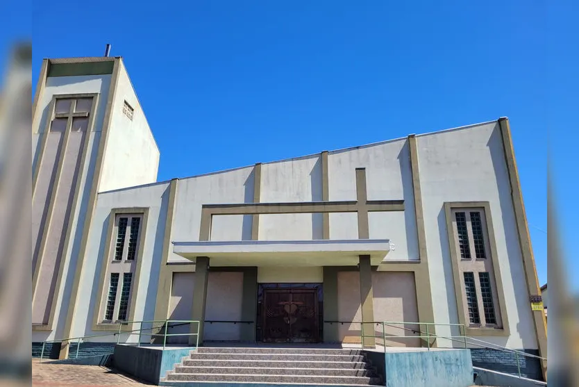  A paróquia fica localizada na Avenida Mato Grosso, 293, no Jardim Apucarana 