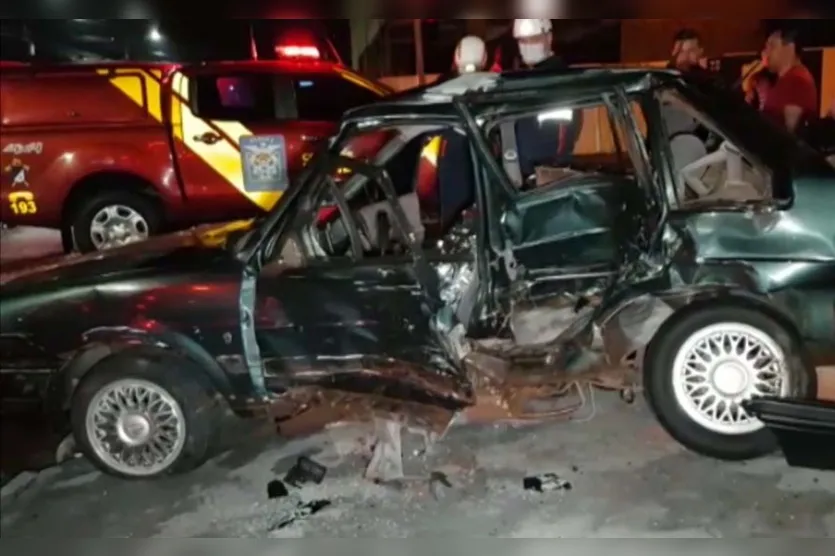  A vítima, Robson Antônio Pereira da Silva, 41 anos  ocupante do Santana morreu no local do acidente 