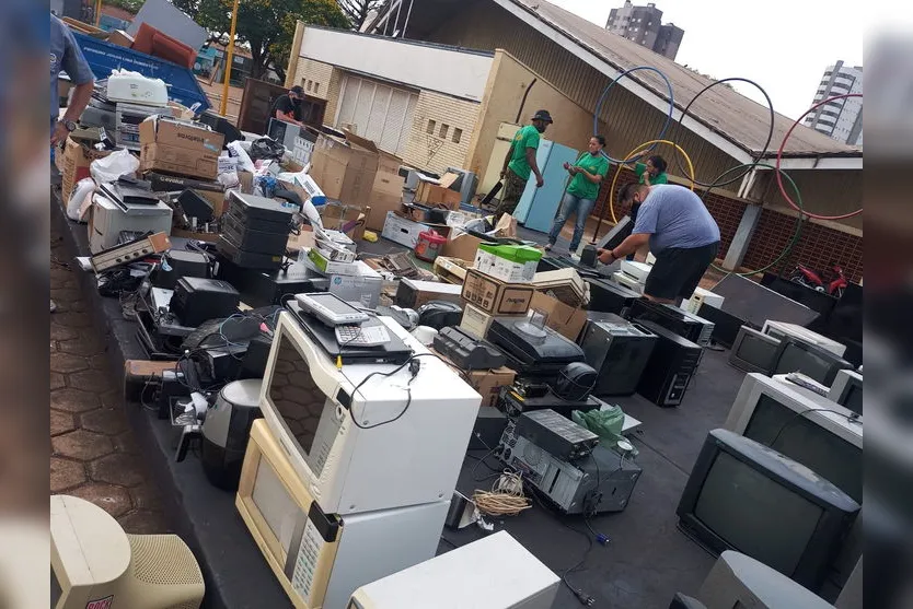 Ação recolhe 3.200 kg de lixo eletrônico em Arapongas