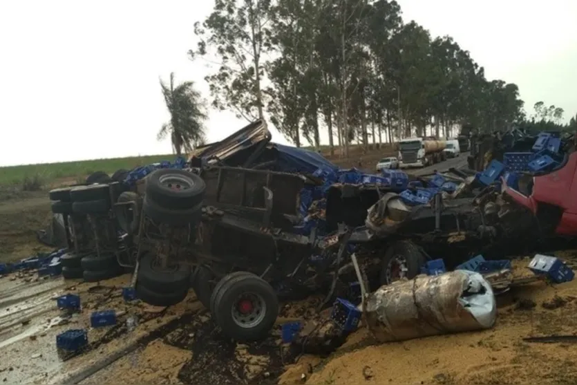Acidente com caminhão de cerveja faz vítima fatal na BR-376