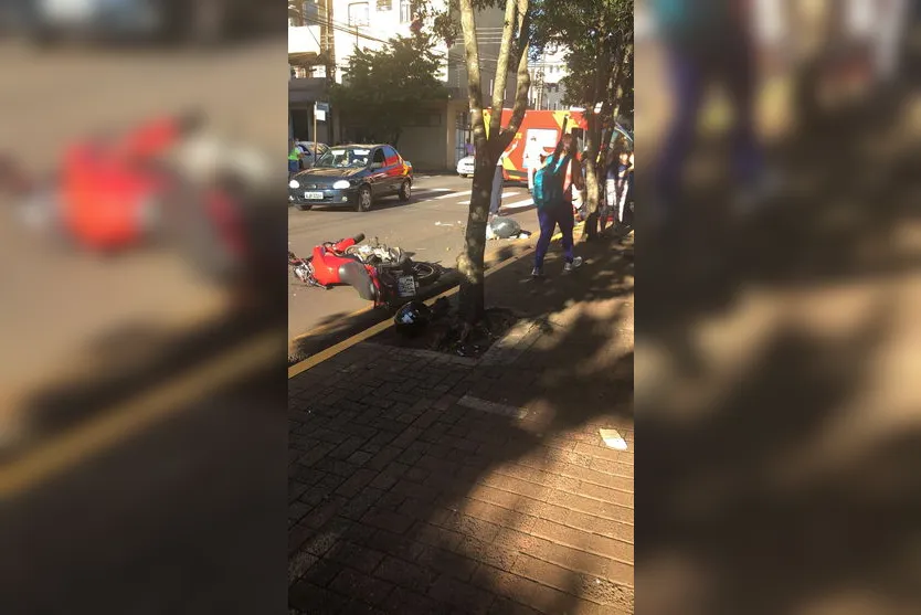 Acidente entre moto e ônibus em Apucarana deixa casal ferido