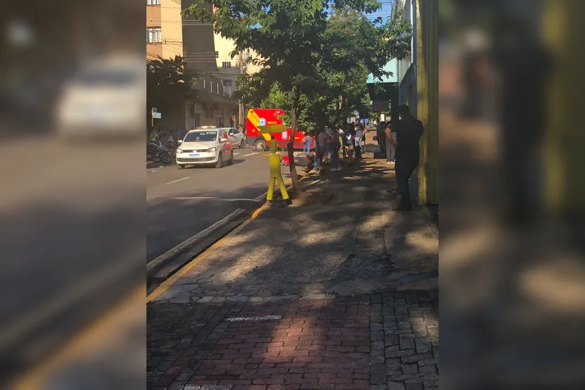 Acidente entre moto e ônibus em Apucarana deixa casal ferido