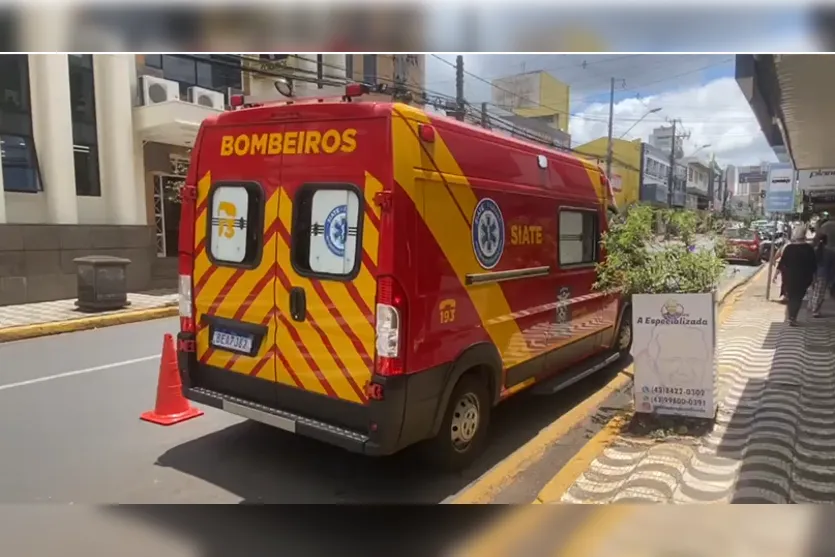 Acidente no centro de Apucarana deixa motociclista ferido