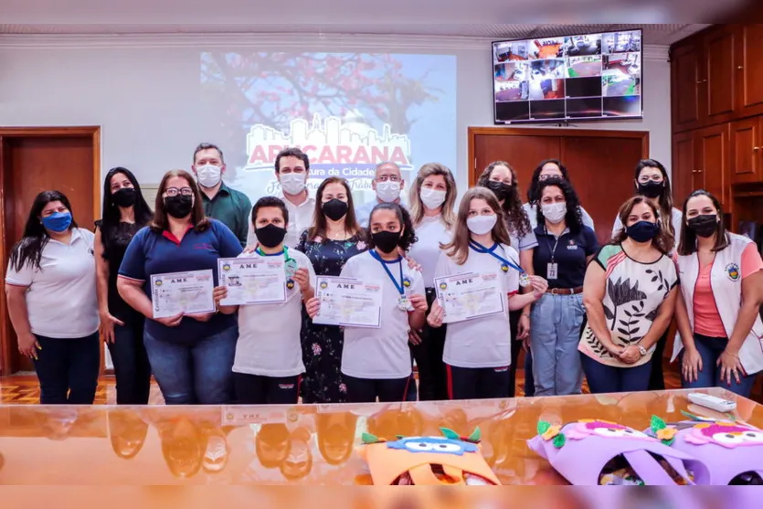 Alunos conquistam prêmios em concursos de poesias