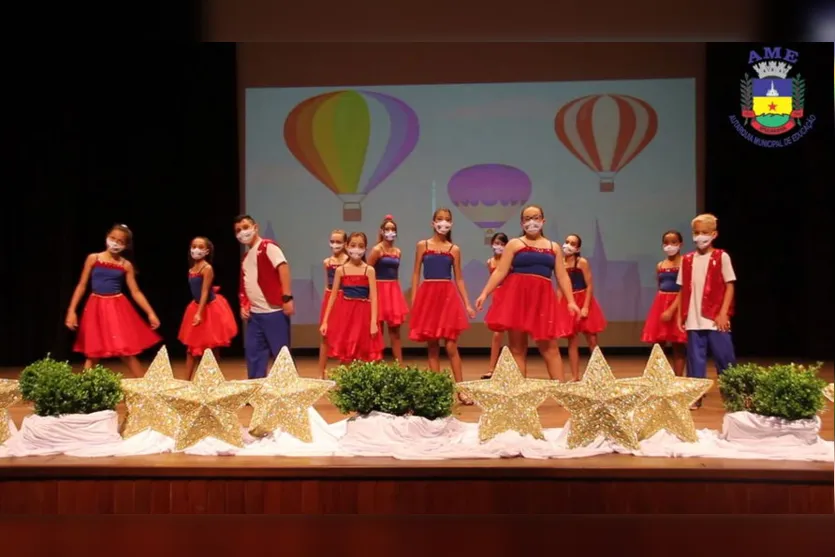 Alunos exibem aprendizado de inglês e espanhol em festival