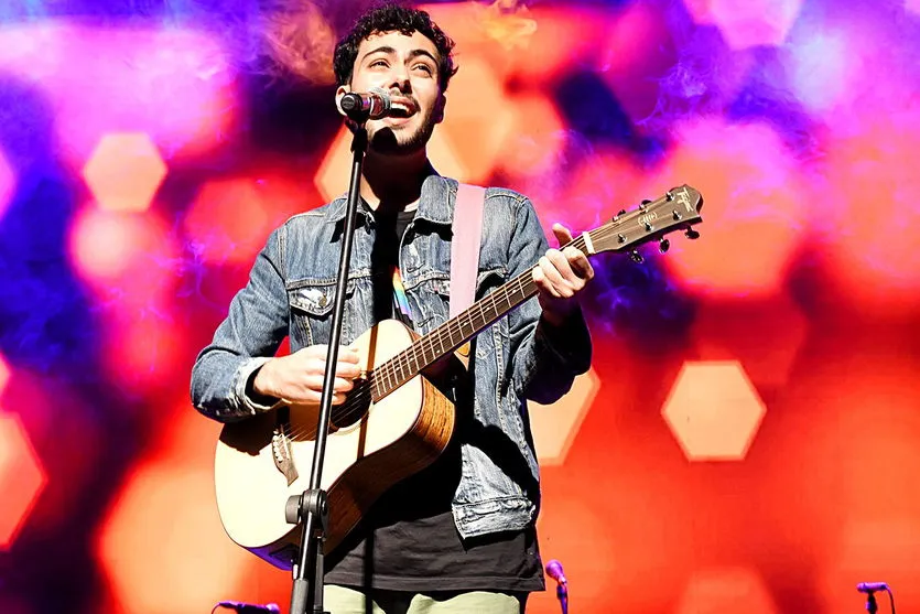 Andrei Lara premia destaques da Cultura Angrense