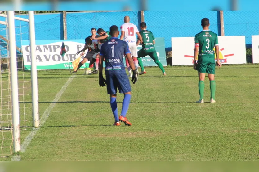 Apucarana Sports vence de virada e avança à semifinal