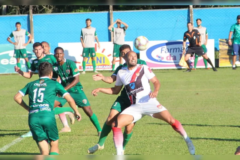 Apucarana Sports vence de virada e avança à semifinal