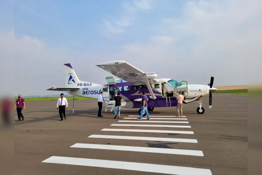 Apucarana apresenta aeronave que fará voos para Curitiba