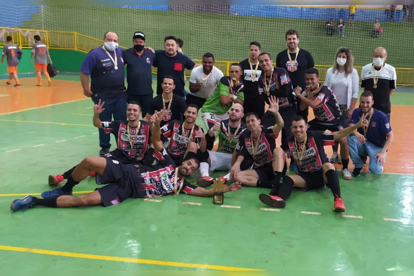 Apucarana conquista títulos no futsal feminino e masculino