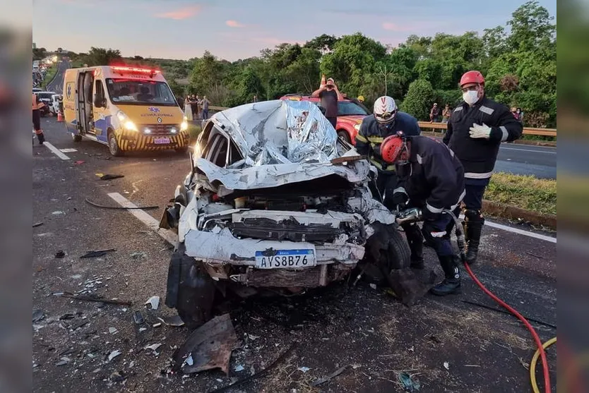  Batida foi no final da tarde de sábado. Os dois motoristas morreram na hora  